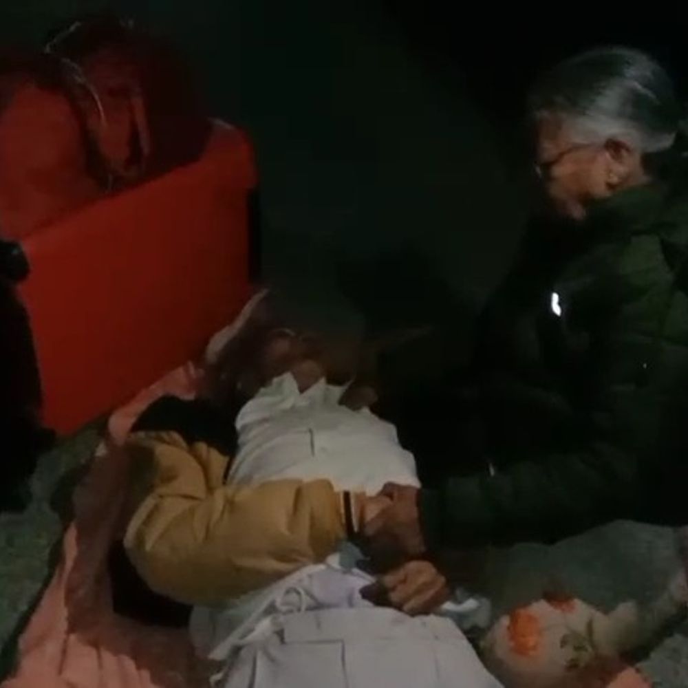 मथुरा में आए श्रद्धालु की कोसी कलां स्टेशन पर मौत:ट्रेन में बिगड़ी तबीयत, सीएचसी पहुंचते ही डॉक्टरों ने किया मृत घोषित