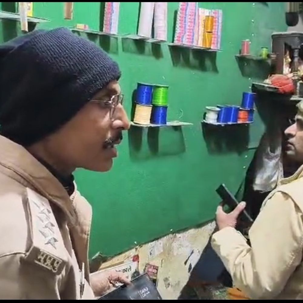 सतना में चाइनीज मांझे से युवक का गला कटा:कटी पतंग का मांझा अचानक उड़ते हुए आया, प्रतिबंध के बावजूद लगातार हो रही बिक्री