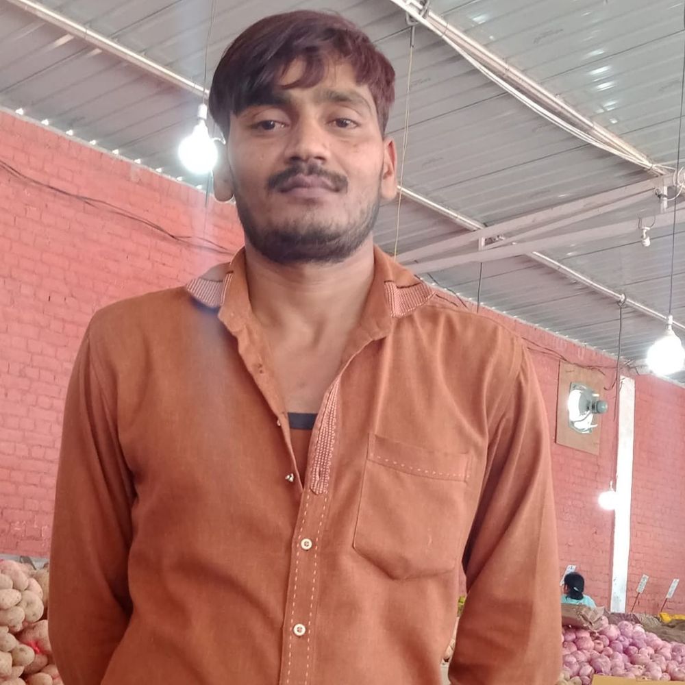 बांदा में टाटा मोटर्स कर्मी का शव मिला:आंख और चेहरे पर चोट के निशान मिले, परिजनों ने हत्या की आशंका जताई