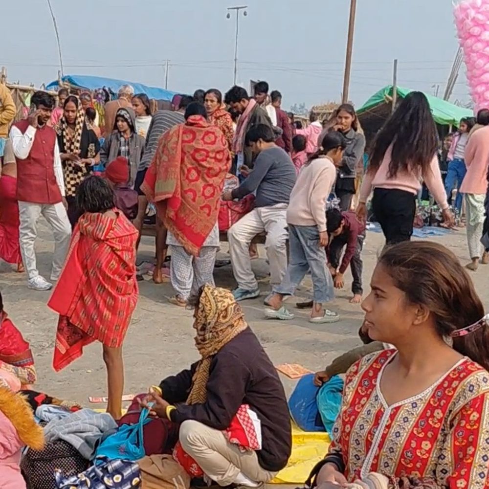 बसंत पंचमी पर गंगा में श्रद्धालुओं ने किया स्नान:पांचाल घाट पर सुबह 4 बजे से शुरू हुआ स्नान, 12 बजे तक 8000 लोगों ने लगाई डुबकी