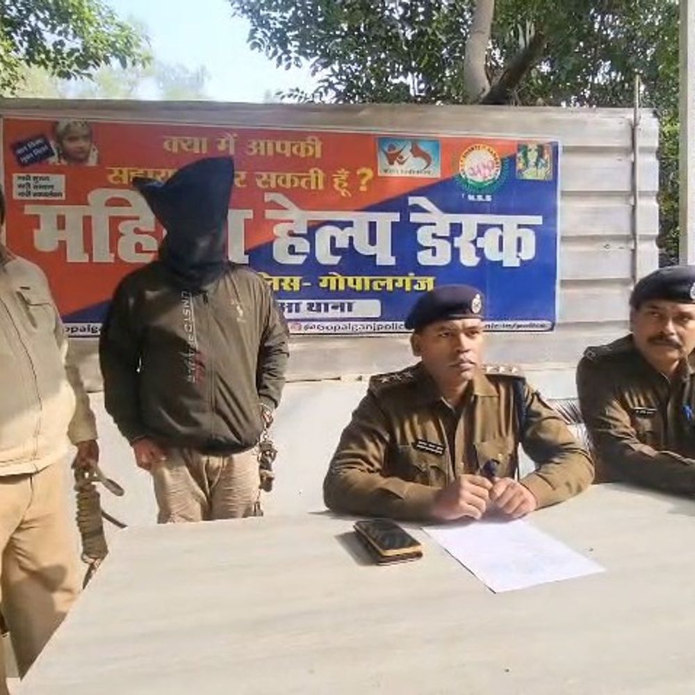 विदेश भेजने के बहाने ठगी करने वाला व्यक्ति अरेस्ट:349 से अधिक पासपोर्ट, मोबाइल फोन और दस्तावेज बरामद