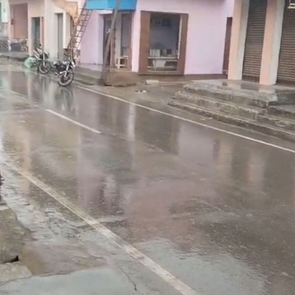 बदायूं में बूंदाबांदी से तापमान में गिरावट, ठंड बढ़ी:फसलों में रोग लगने की आशंका, किसान सतर्कता बरत रहे