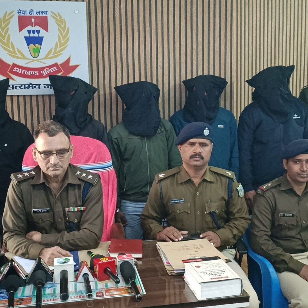 गिरडीह पुलिस को एंटी क्राइम चेकिंग में मिली बड़ी सफलता:चोरी की बाइक नंबर प्लेट बदलकर चला रहे थे, पांच गिरफ्तार; मास्टरमाइंड फरार