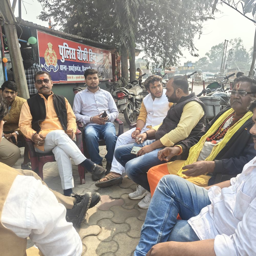 सोनभद्र में प्रेमी जोडे़ ने मांगी सुरक्षा:परिजनों ने शादी से जताई असहमति, पुलिस और बजरंग दल मौके पर