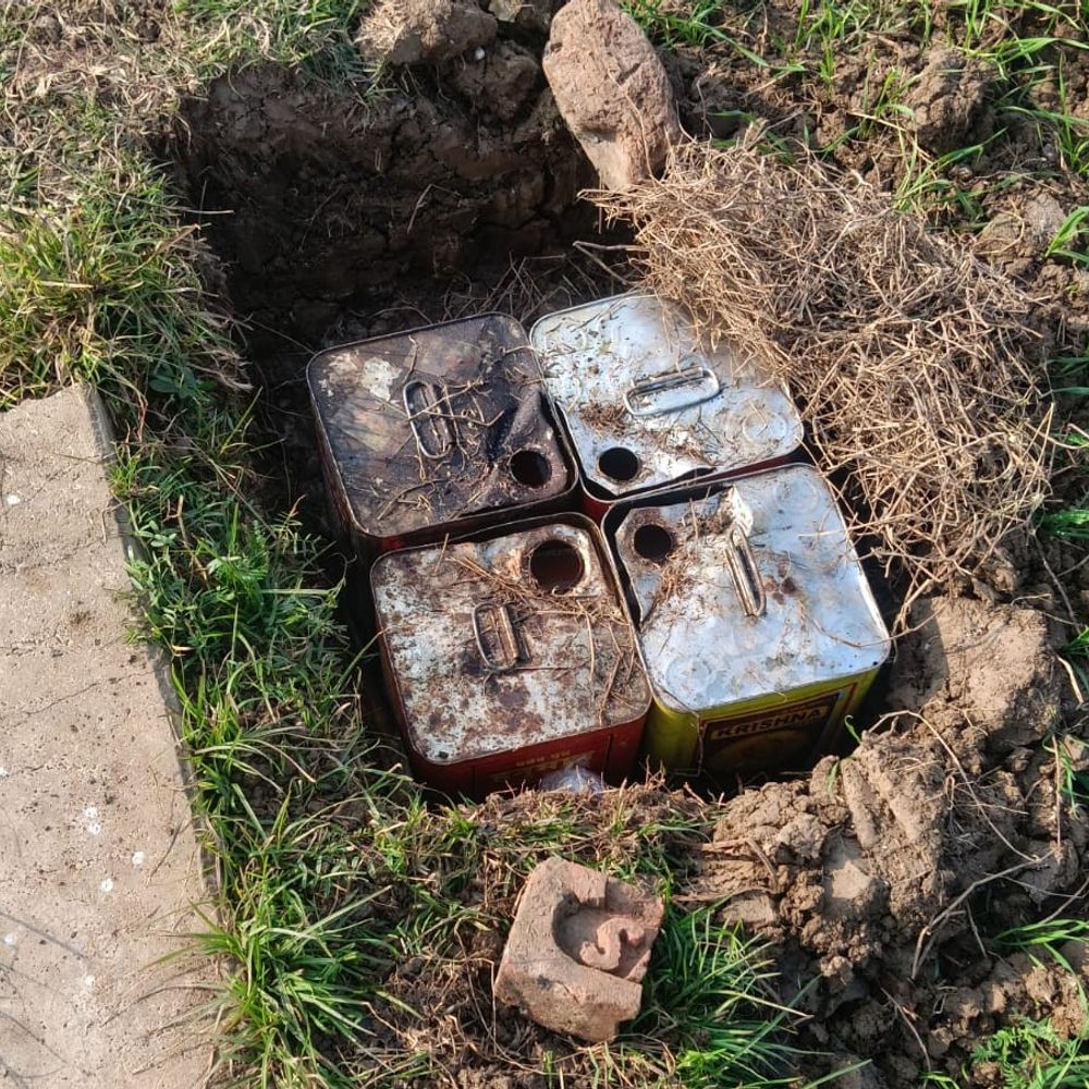 शेखपुरा में 995 लीटर अर्धनिर्मित शराब बरामद:कोरमा पुलिस ने टाल क्षेत्र में चलाया तलाशी अभियान, कारोबारी चिन्हित होंगे