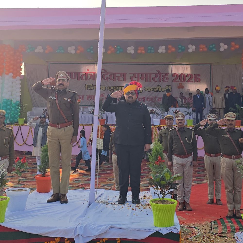 गणतंत्र दिवस पर 38 प्रतिभाओं सहित वीरांगनाएं सम्मानित:करौली कलेक्टर ने किया ध्वजारोहण, छात्र-छात्राओं ने किया मार्च-पास्ट