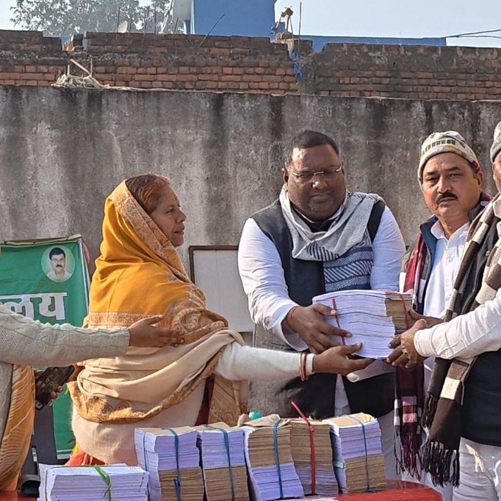 नवादा में JDU का सदस्यता अभियान शुरू:विधायक विभा देवी ने नारदीगंज में दिलाई सदस्यता