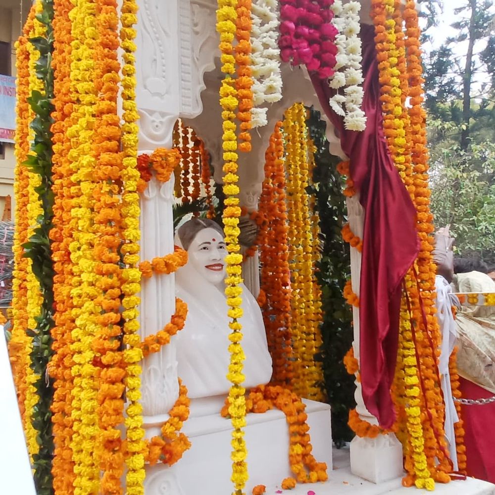 डिप्टी सीएम ने प्रेमा कटियार की प्रतिमा का किया अनावरण:केशव प्रसाद ने कहा- मजबूत लोकतंत्र के लिए जनभागीदारी बेहद आवश्यक