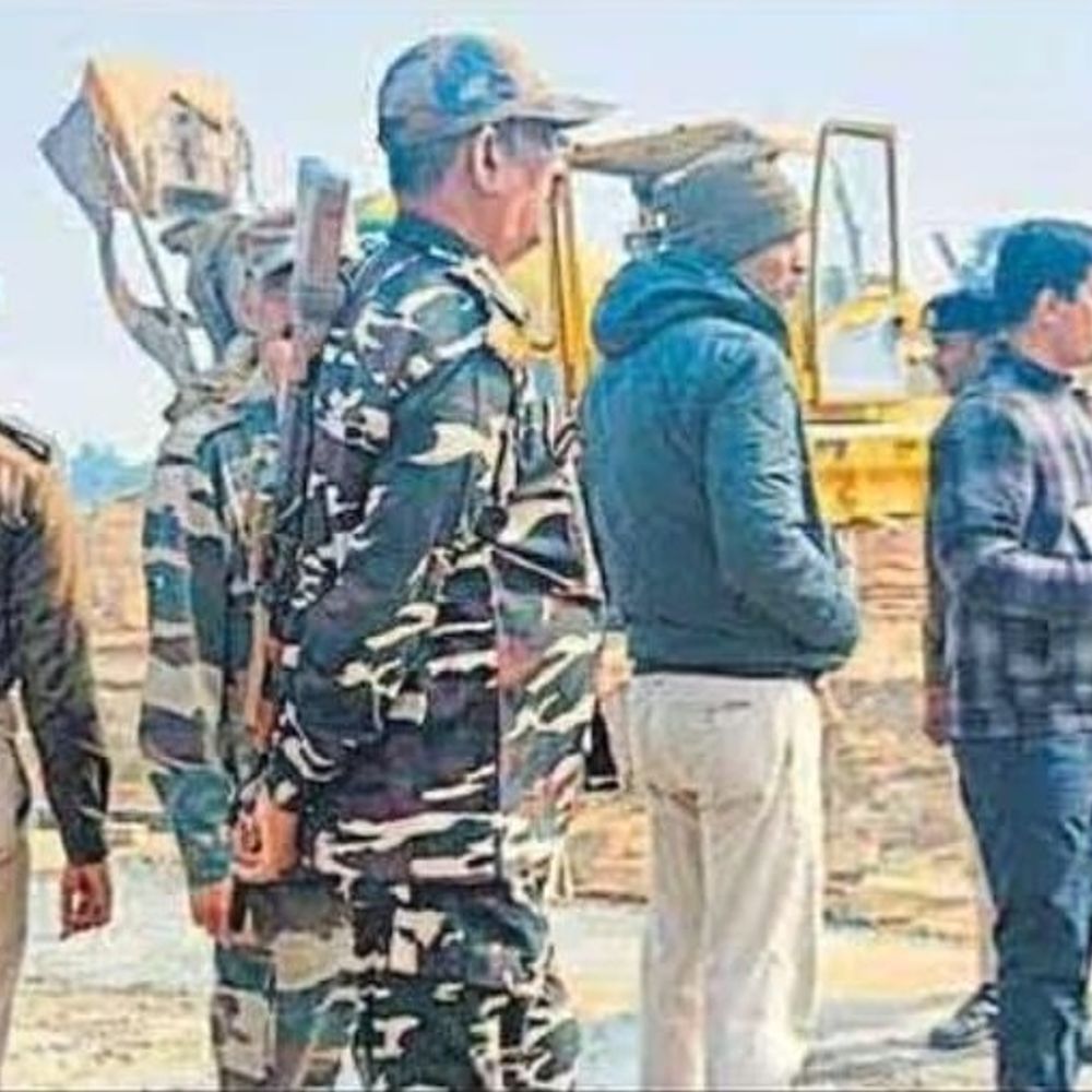 कौआकोल में 9000 सीएफटी अवैध बालू जब्त:निर्माणी कंपनी संचालक पर FIR, 15 लाख का जुर्माना लगा