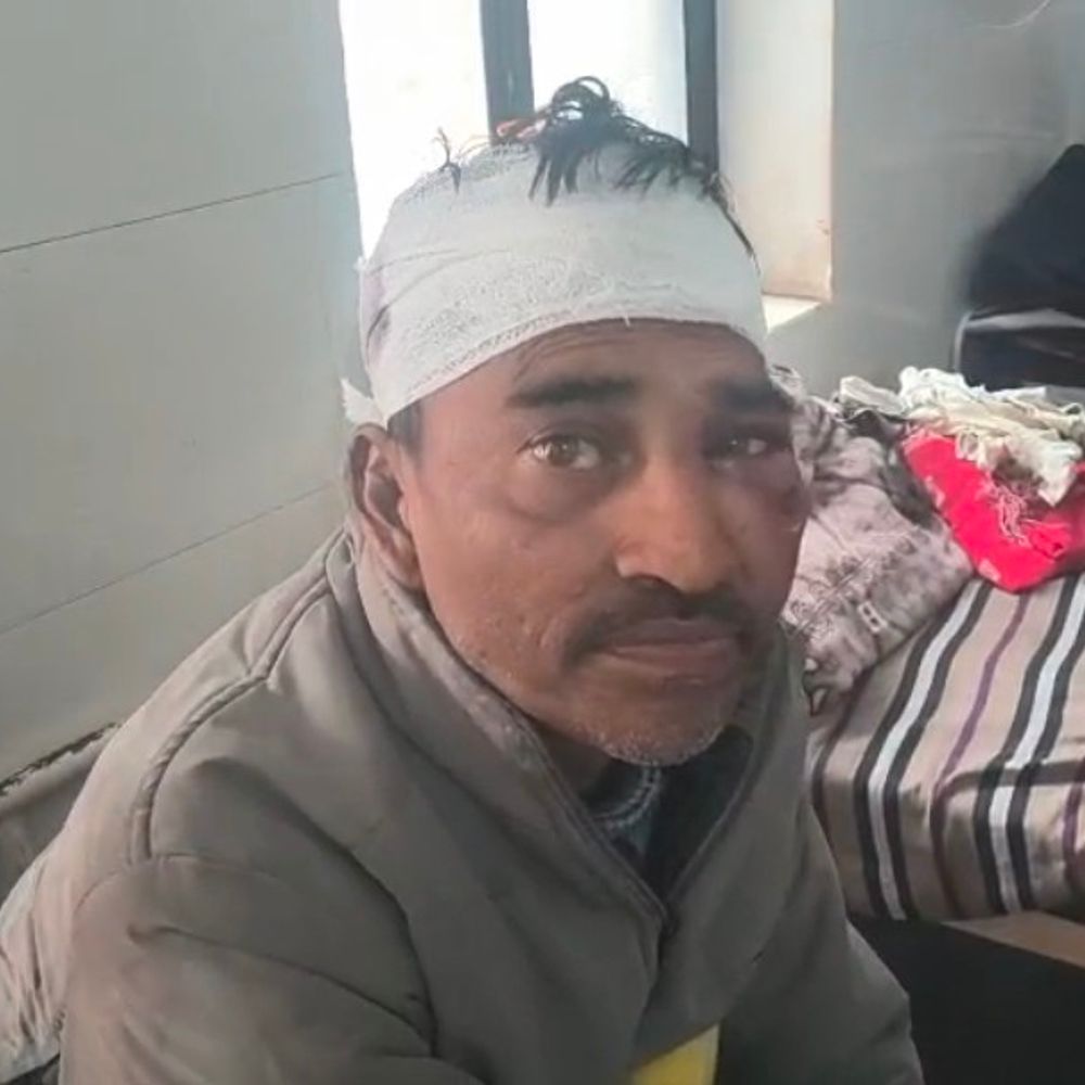 सीधी में तेज रफ्तार बाइक ने बुजुर्ग को रौंदा:सिर-मुंह-पैर में गंभीर चोटें, जिला अस्पताल में एडमिट