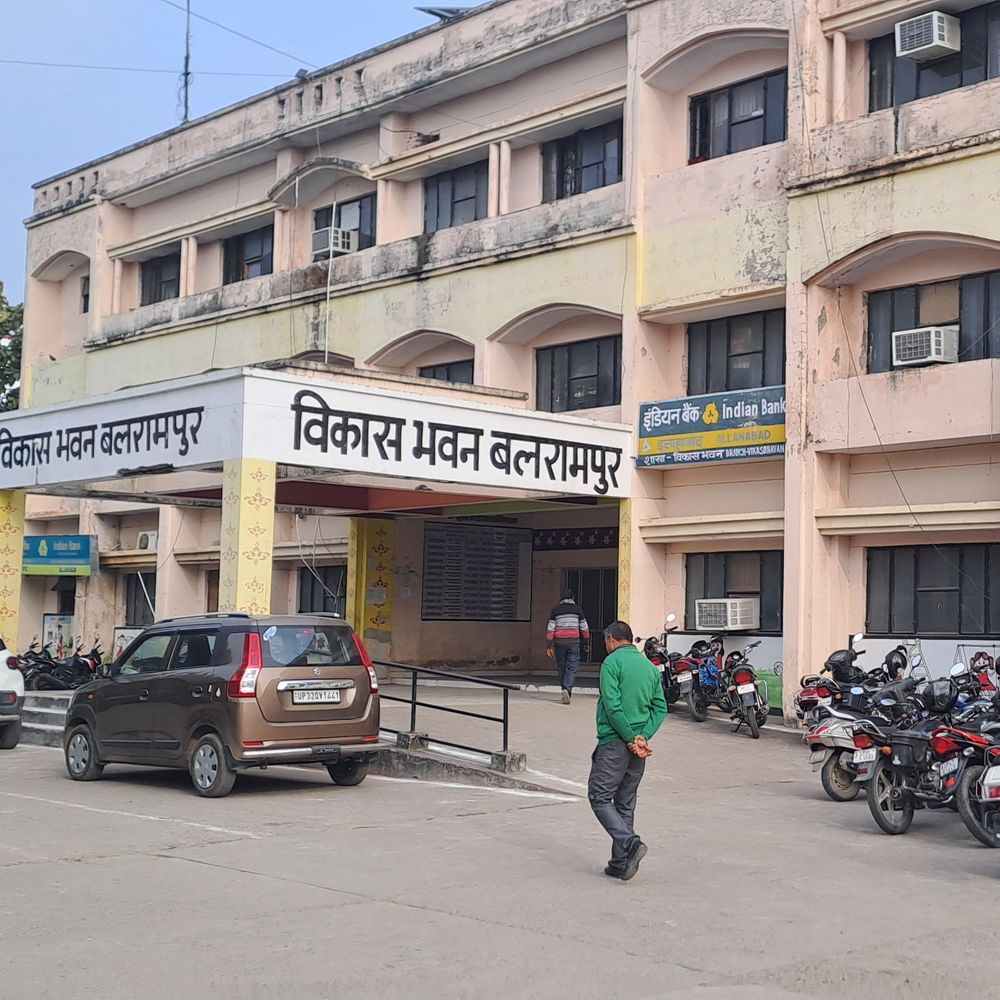 आंगनबाड़ी भर्ती में 1.40 लाख रुपए रिश्वत लेने का आरोप:2 बाबू और 1 बिचौलिया गिरफ्तार, DM ने जांच के आदेश दिए