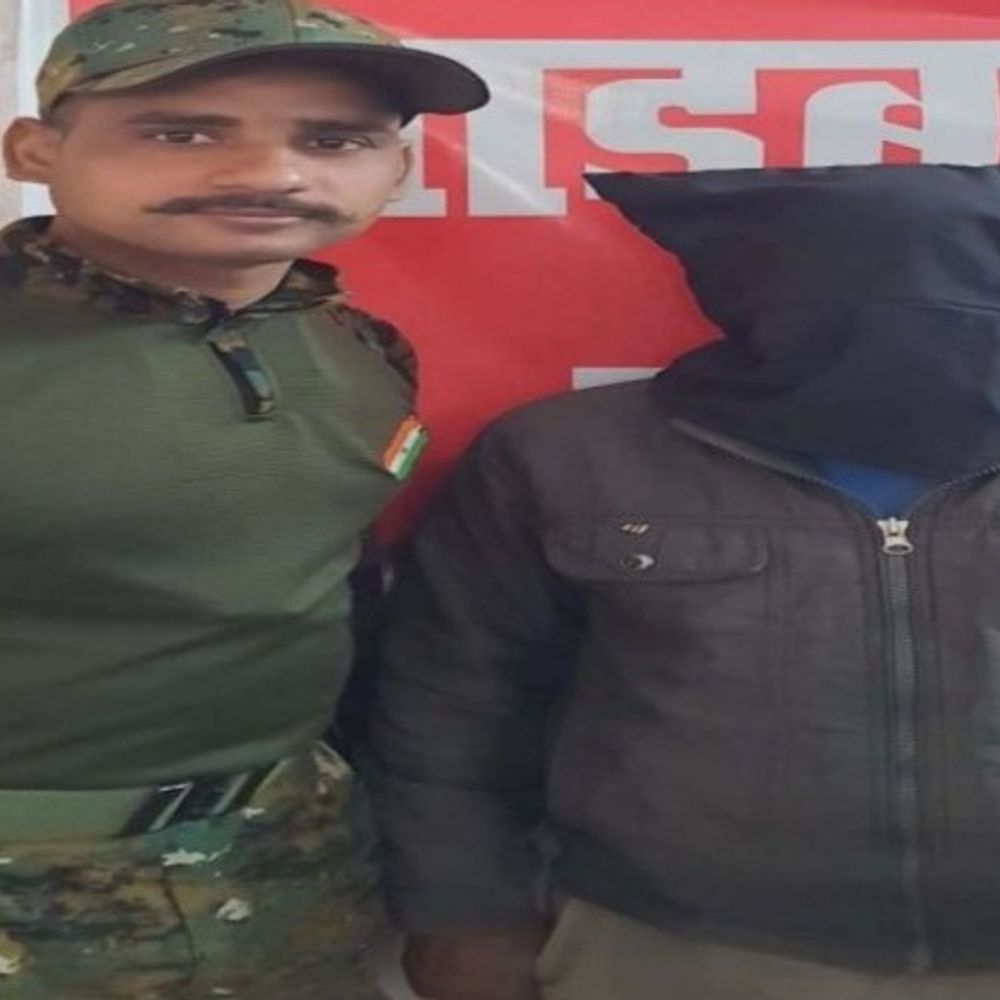 नवादा में साइबर अपराधी गिरफ्तारी:सस्ते लोन का झांसा देकर ठगी करता था, ईंट भट्ठे के पास से पकड़ा गया, 30-40 सदस्यीय गिरोह का खुलासा