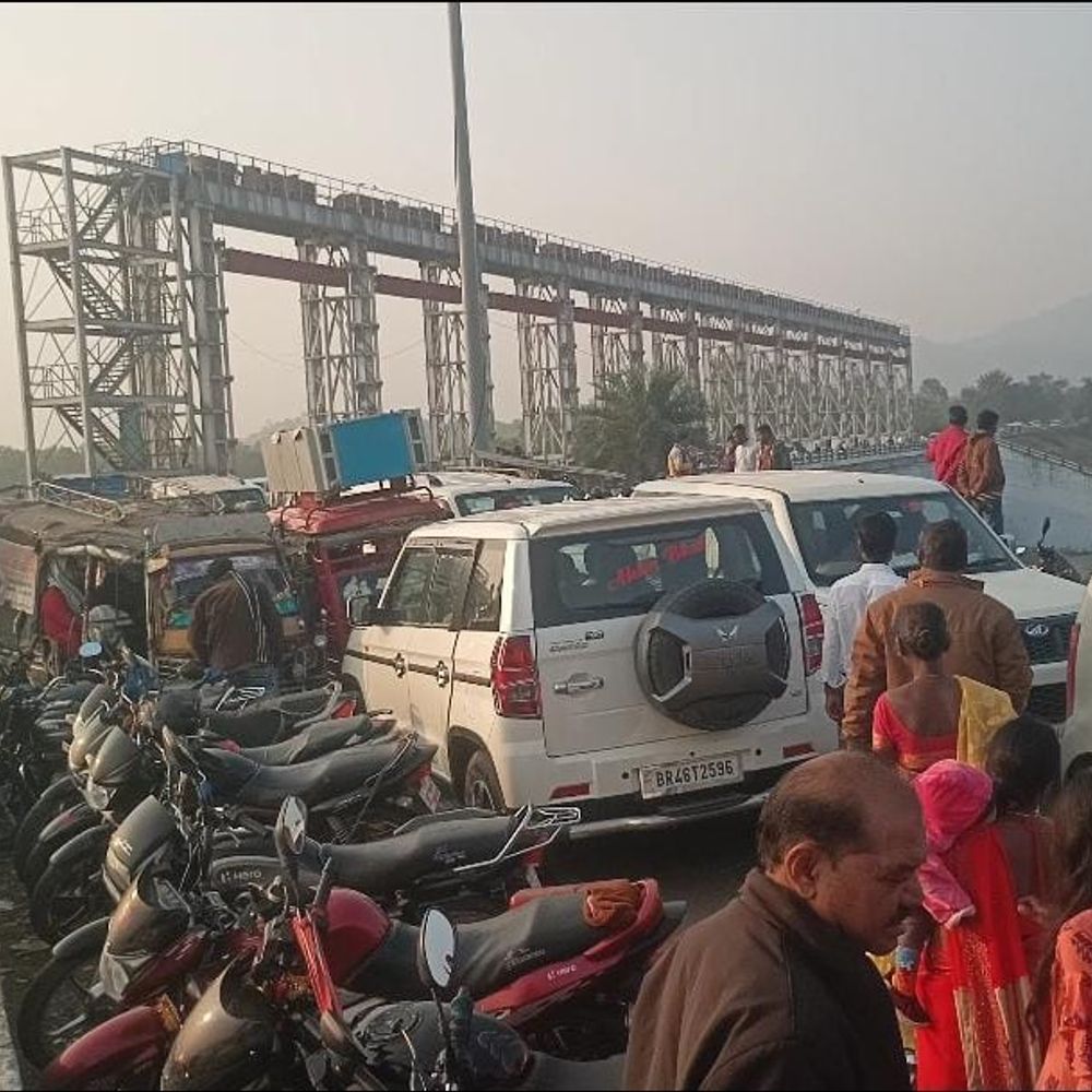 खैरा प्रखंड के गरही डेम पर नववर्ष में भीड़ उमड़ी:लोगों ने पिकनिक और पर्यटन का लुत्फ उठाया, नाव की सवारी का आनंद लिया