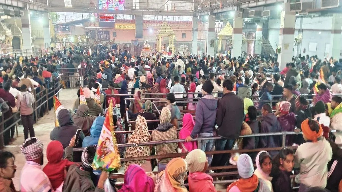 नव वर्ष पर बाबा रामदेव की समाधि पर उमड़ा आस्था का सैलाब, जयकारों से गूंजी धर्मनगरी