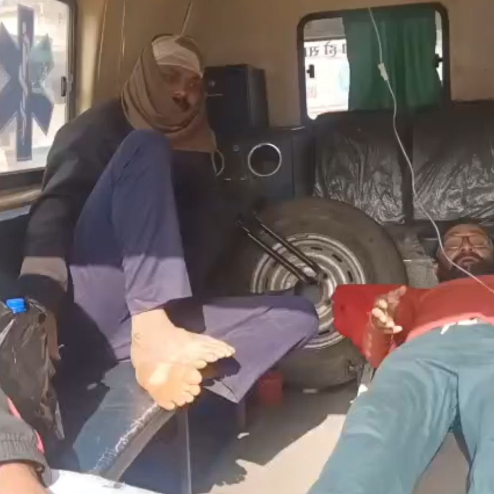 बांका में कूड़ा फेंकने को लेकर हिंसक झड़प:अमरपुर के भिखनपुर गांव में दो पक्ष भिड़े, महिला समेत 5 घायल, 2 की हालत गंभीर, जांच जारी