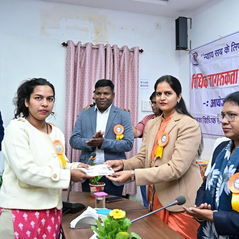 राष्ट्रीय मतदाता दिवस…बीएलओ और सुपरवाइजरों को सम्मानित किया गया:GPM में निष्पक्ष मतदान की शपथ दिलाई गई, न्यायाधीश एकता अग्रवाल रहे मौजूद