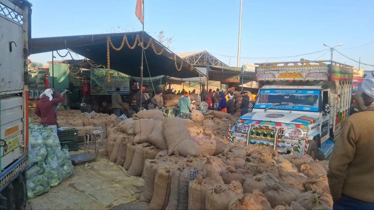 सब्जी मंडी में अनाज जाम, किसान-व्यापारी परेशान