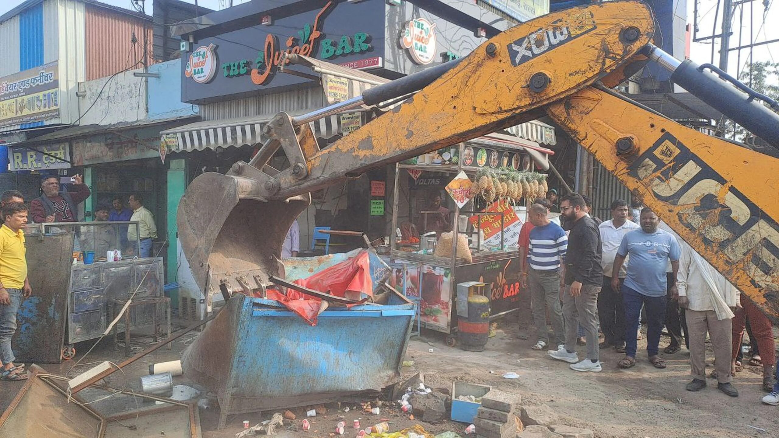 डिप्टी कमिश्नर ने भाजपा महामंत्री के भाई को चालान भरने को कहा, कारोबारी बोले बात कराउं…5 बोरियां जब्त कर लौटी टीम