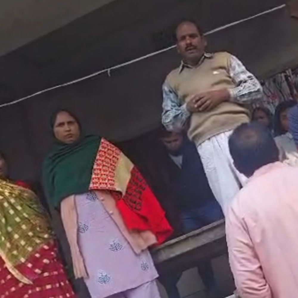 सहरसा में प्रलोभन देकर धर्म परिवर्तन कराने में तीन अरेस्ट:बजरंग दल की सूचना पर कार्रवाई, 2 महिलाएं फरार; ईसाई धर्म अपनाने को कर रहे थे ‘ब्रेनवॉश’