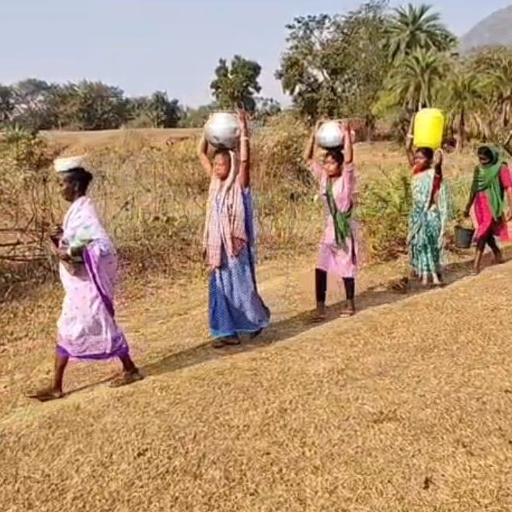 77 साल बाद भी सड़क-पानी से वंचित दो गांव:धनबाद के पूर्णाटांड़ और खैरटांड़ में बदहाल जीवन, एक हजार से अधिक ग्रामीण समस्याओं से जूझ रहे