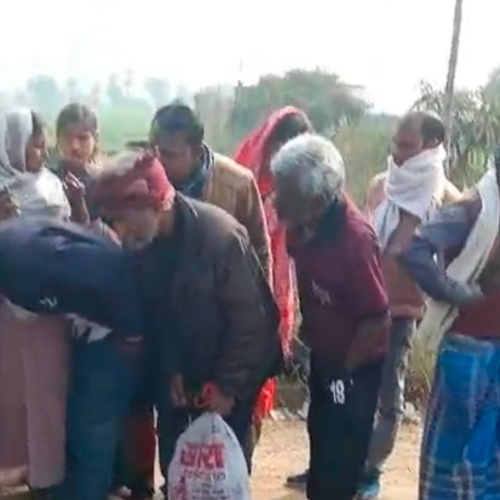 शेखपुरा में हाईवा–बाइक की भीषण टक्कर:बाइक सवार की मौके पर मौत, शव दो हिस्सों में बंटा, ड्राइवर वाहन छोड़कर फरार