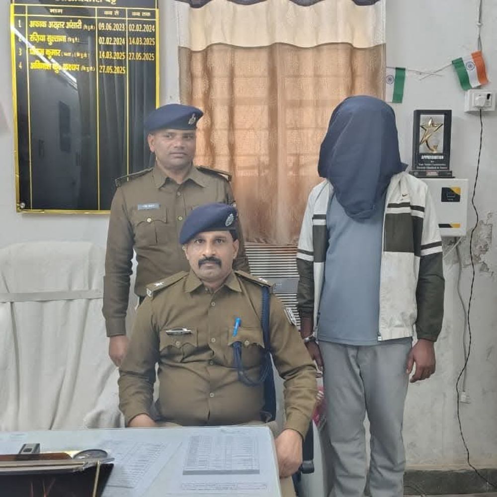 बक्सर में आपत्तिजनक पोस्ट वायरल करने वाला युवक गिरफ्तार:साथी की तलाश जारी, पुलिस ने डिजिटल सबूत जब्त किए