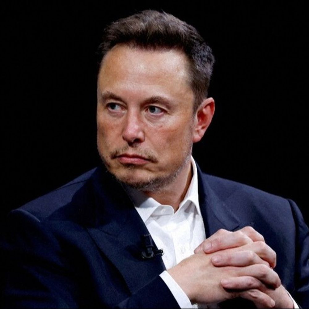 मस्क की एक्स गर्लफ्रेंड ने ग्रोक पर केस किया:स्वास्तिक प्रिंट वाली बिकनी पहने फोटो बनाई थी; मस्क की कंपनी ने भी काउंटर केस किया