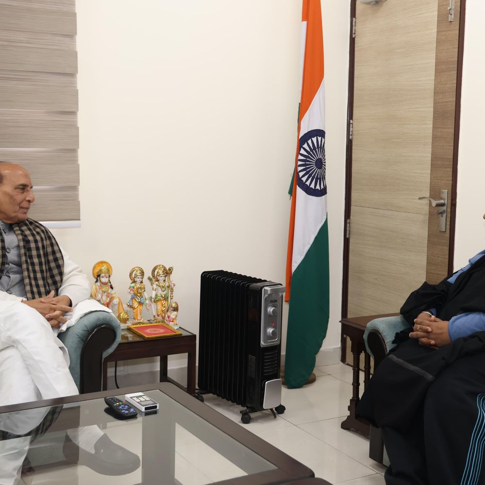 रक्षा मंत्री राजनाथ सिंह से सांसद पप्पू यादव की मुलाकात:पूर्णिया को रक्षा हब बनाने का प्रस्ताव, दिल्ली की फ्लाइट कैंसिल करने का भी मुद्दा उठाया