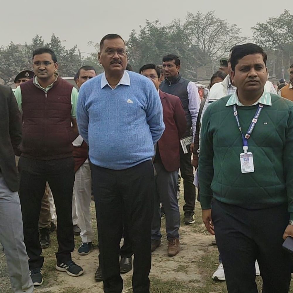 गोपालगंज के कुचायकोट में ‘प्रशासन जनता के द्वार’ कार्यक्रम:जिलाधिकारी ने स्टालों का इंस्पेक्शन कर समस्याओं का समाधान कराया