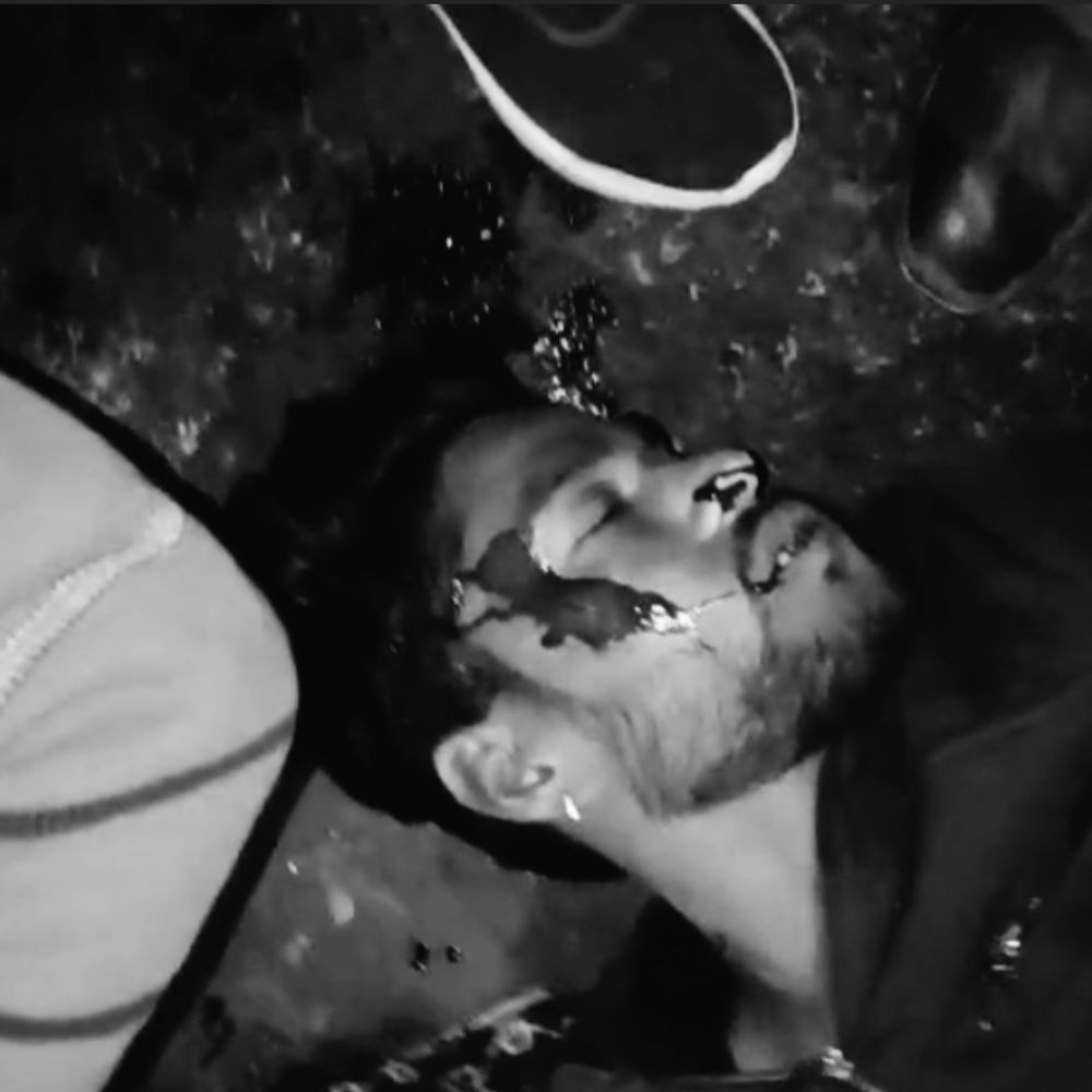 राजगढ़ में कुरावर हाईवे पर ट्रैक्टर-ट्रॉली से टकराई बाइक:युवक की मौके पर मौत, पत्नी गंभीर, दो मासूम सुरक्षित