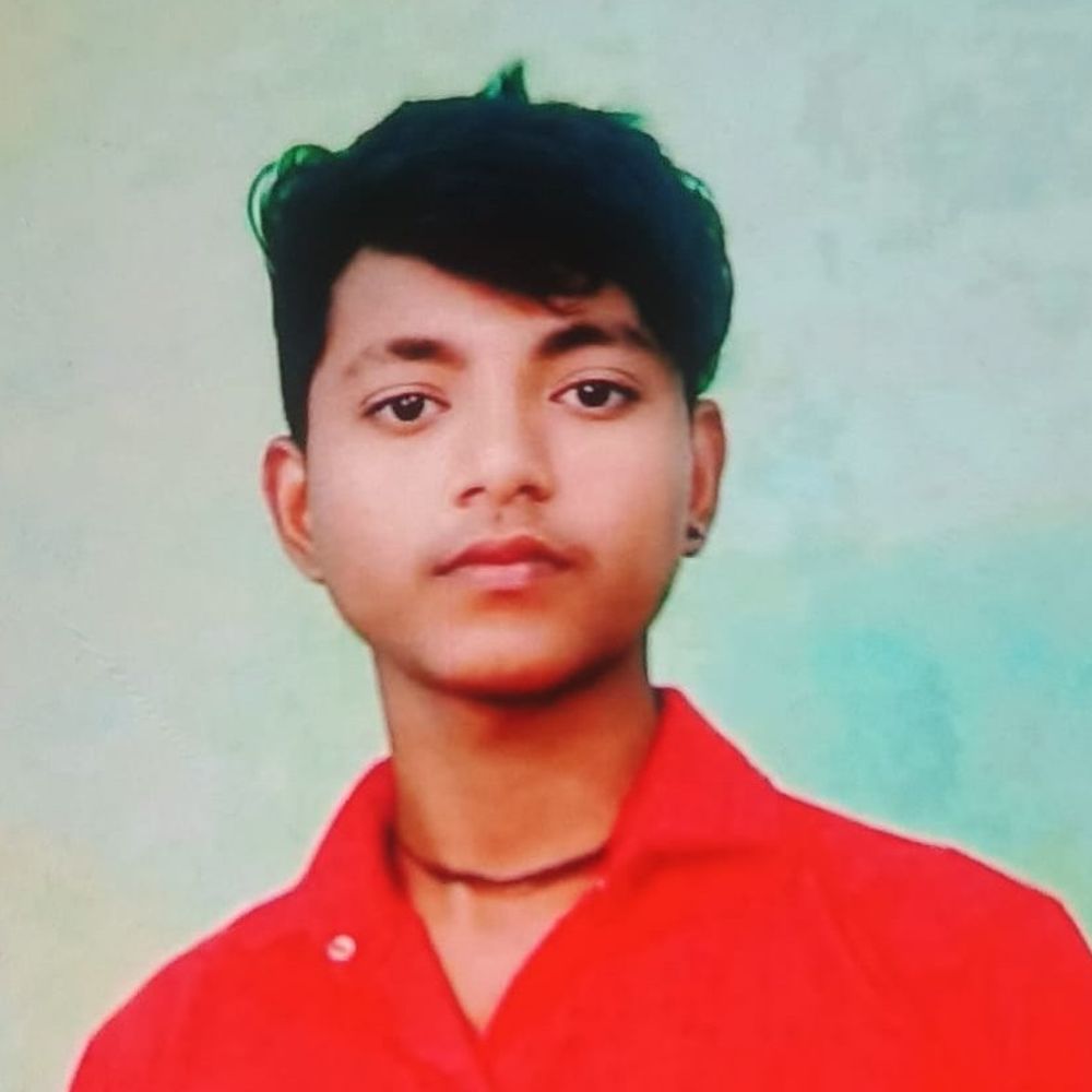 REEL बनाते समय पिकअप ने मारी टक्कर, छात्र की मौत:चार साथी गंभीर घायल, हरदोई में बीच पुल दो बाइक लगाकर खड़े थे 5 छात्र