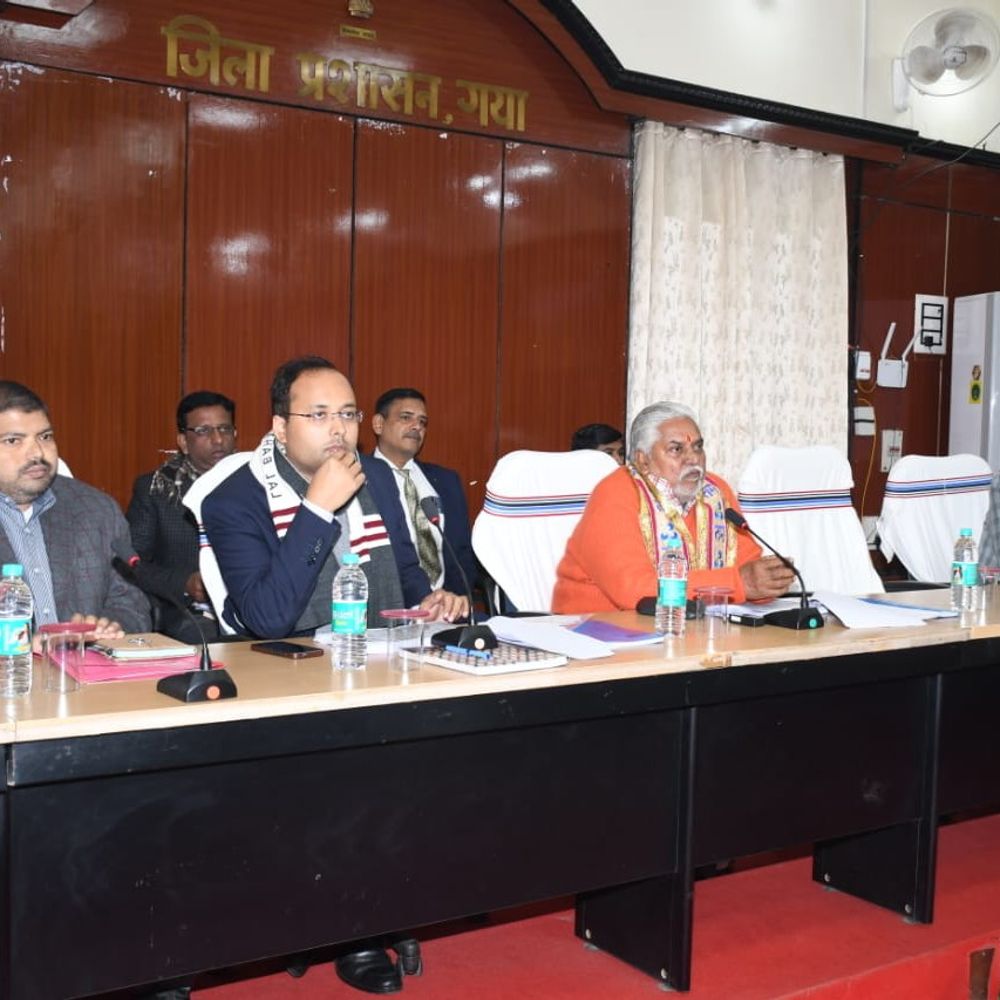 किसानों को 1 करोड़ 10 लाख रुपए मिले:गयाजी में विभागों की समीक्षा; खाद की कालाबाजारी रोकने के लिए 487 दुकानों का निरीक्षण