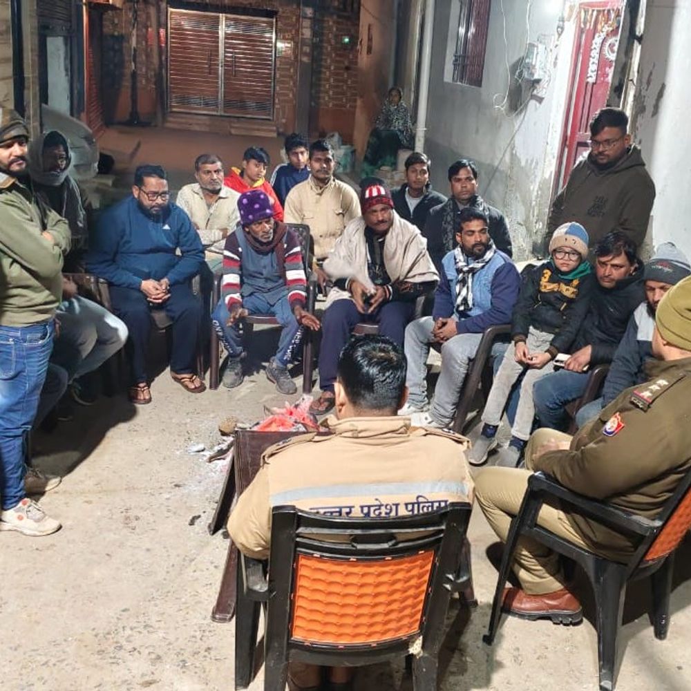 ASP सुबोध गौतम ने अपराध नियंत्रण के लिए संभाला मोर्चा:हरदोई में ग्राम सुरक्षा समिति संग की ‘रात्रि चौपाल’