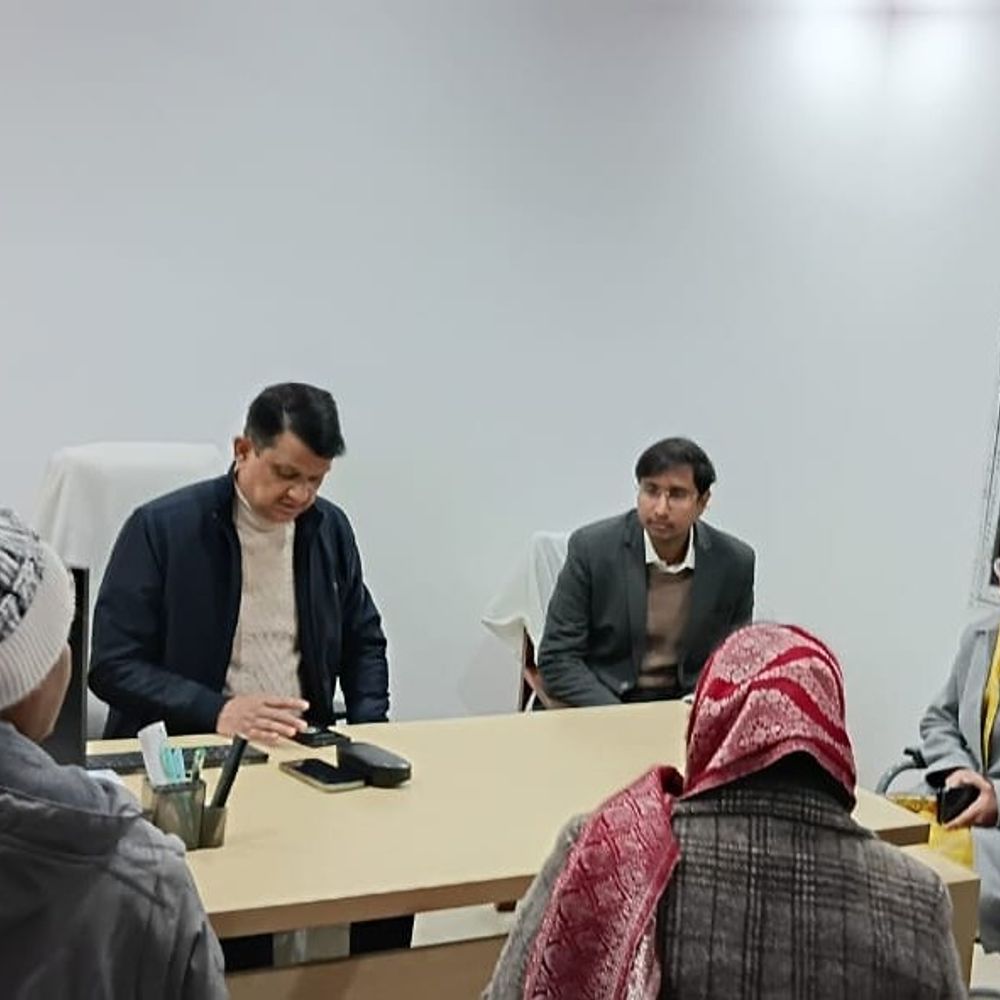 खगड़िया DM ने बेलदौर में सरकारी कार्यालयों का निरीक्षण किया:शासन व्यवस्था सुदृढ़ करने और जन समस्याओं के समाधान पर दिया जोर