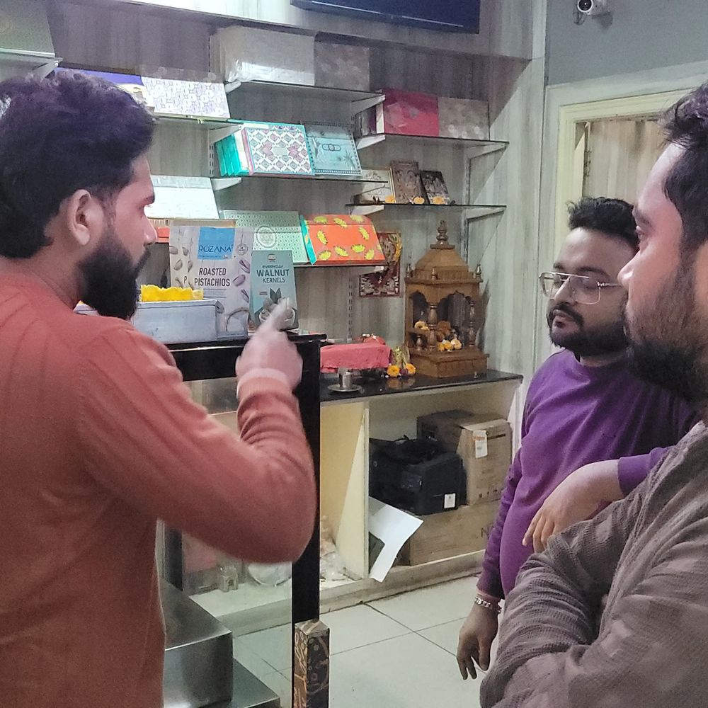 पूर्णिया में मसाला डोसा से निकला लोहे का स्क्रबर:रेस्टोरेंट के मालिक ने नहीं मानी गलती, बदतमीजी पर भड़क गए कस्टमर्स; किया हंगामा