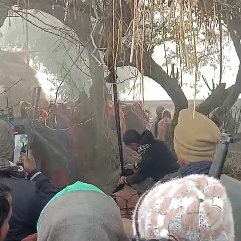 अवैध संबंध का विरोध करने पर पत्नी का मर्डर:घर से 2Km दूर कब्रिस्तान में पेड़ से लटकायी लाश, 10 साल से पति का चल रहा अफेयर