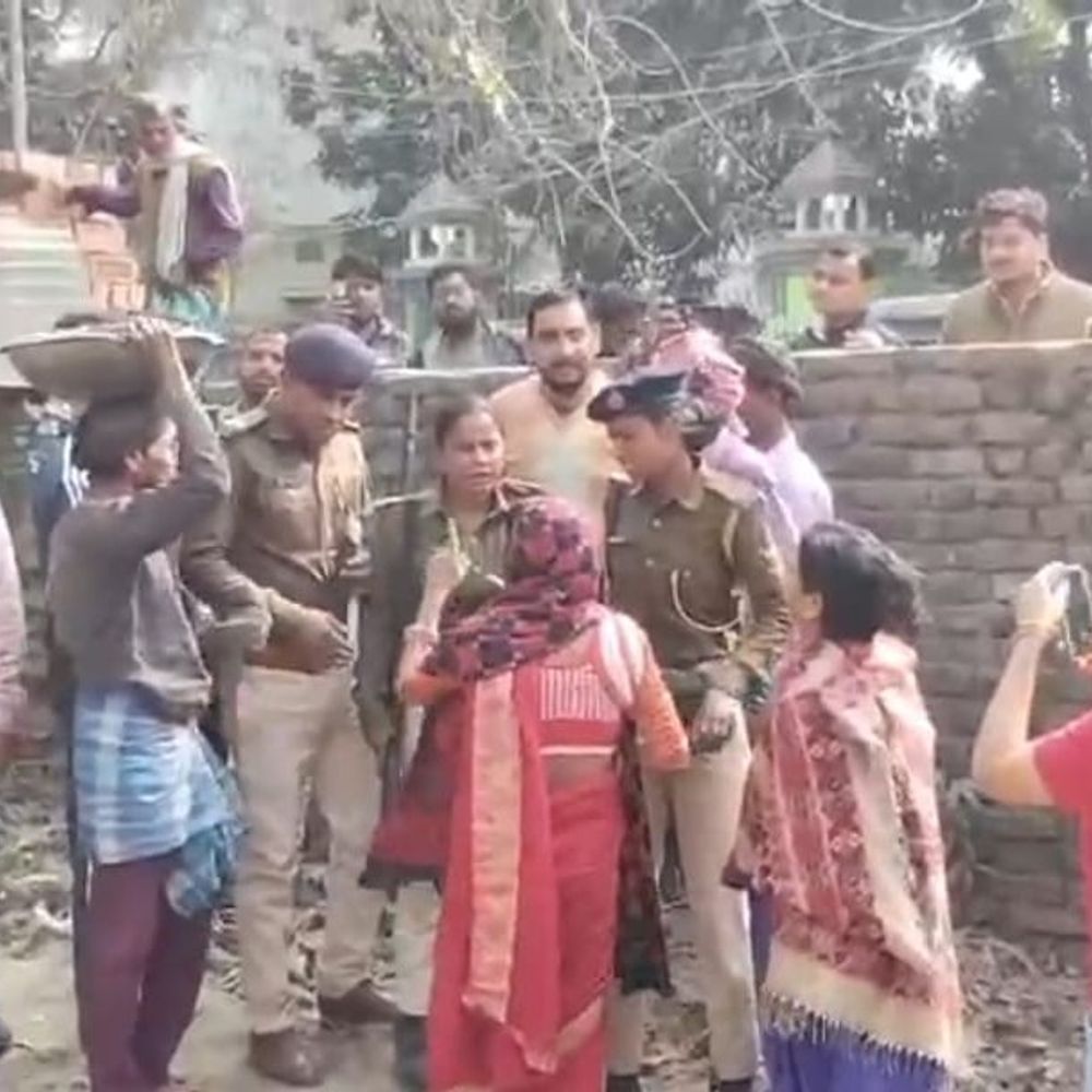 CO से मारपीट मामले में प्रशासनिक कार्रवाई तेज:15 नामजद और 25 अज्ञात पर FIR; महिला कॉलेज बाउंड्री वॉल निर्माण के दौरान हुआ था हमला