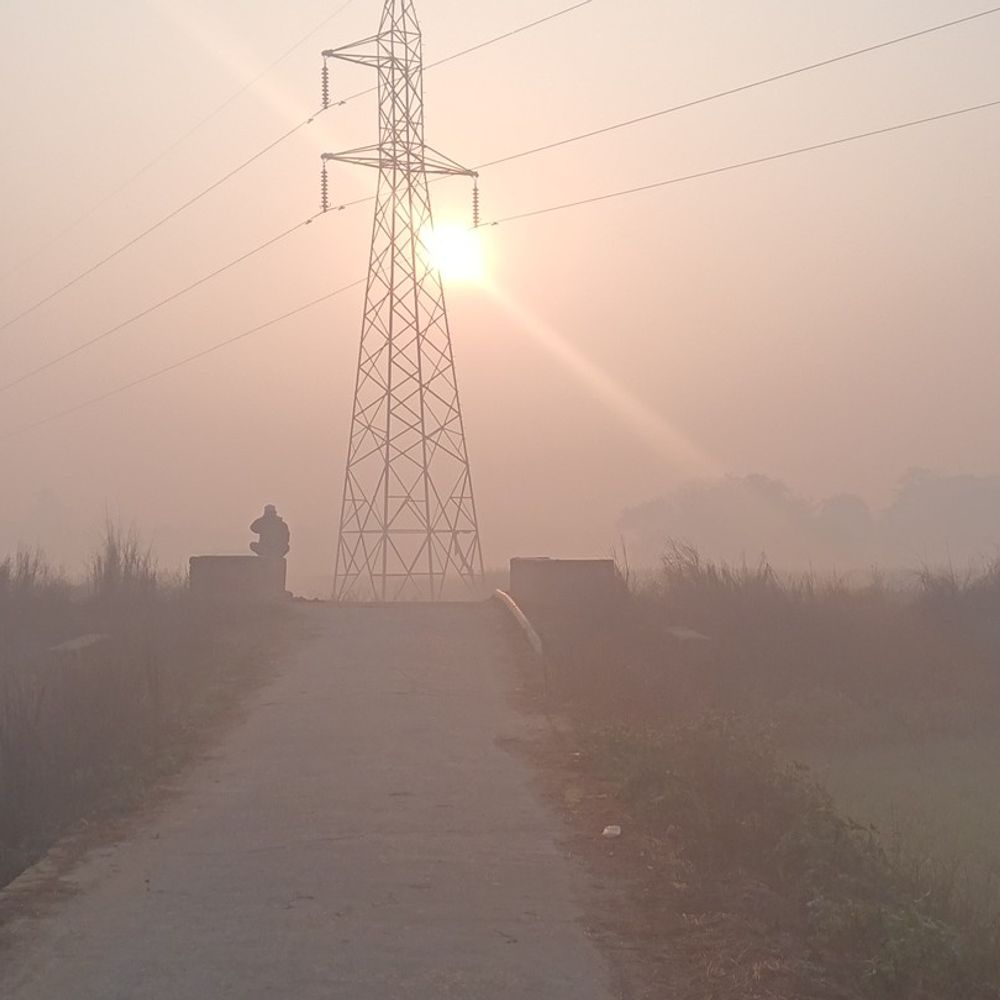 जौनपुर में हल्की धूप से मिली राहत:न्यूनतम तापमान 10 डिग्री सेल्सियस पहुंचा, AQI 303, आगामी दिनों में ठंड बढ़ने की संभावना