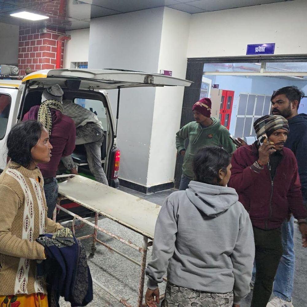 गोपालगंज में चाकूबाजी से दो युवक घायल:बैकुंठपुर के हाई स्कूल फील्ड के पास वारदात, पुरानी कहासुनी बनी वजह, एक की हालत गंभीर