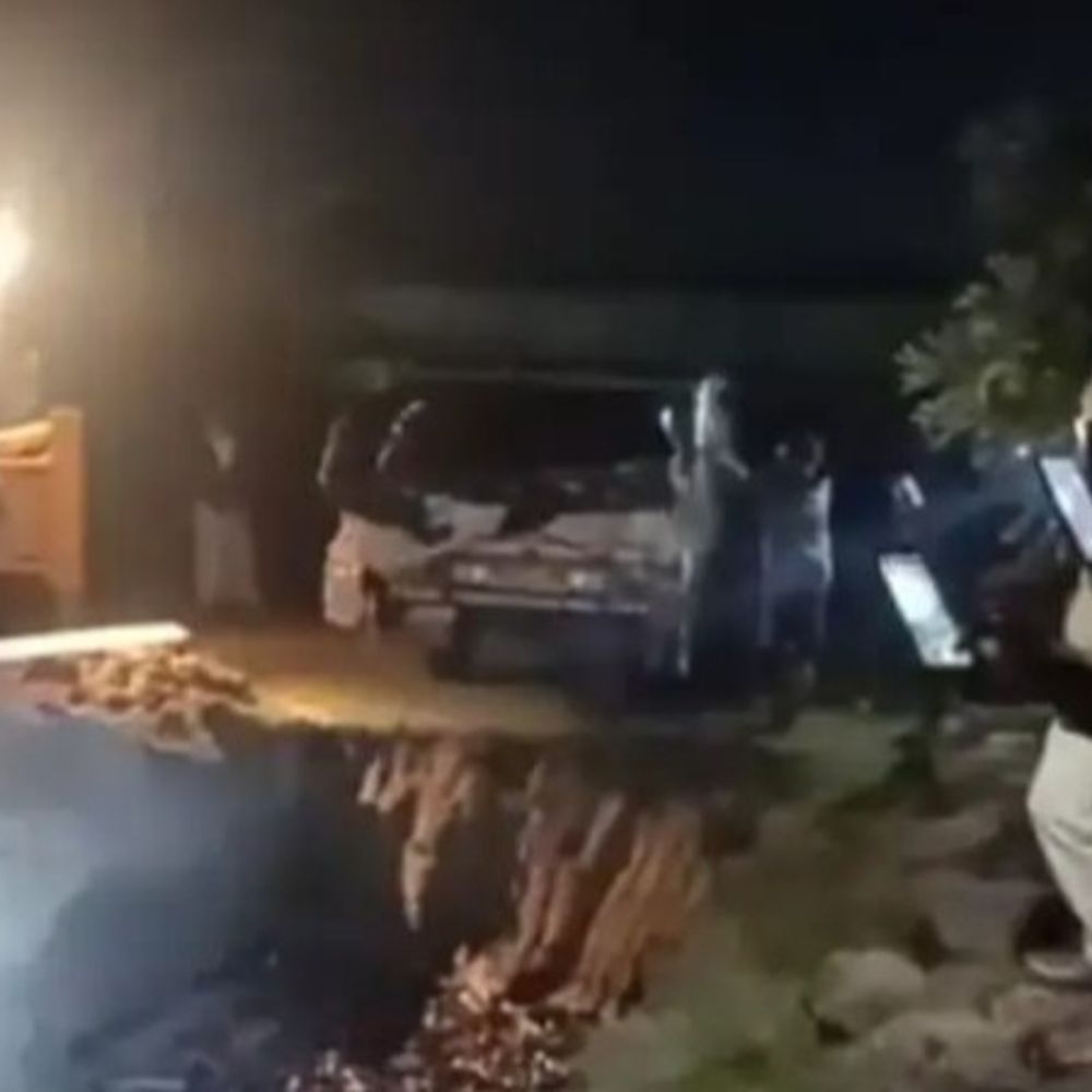 पूर्णिया में 1.5 टन प्रतिबंधित थाई मांगुर मछली जब्त:बंगाल से लाई जा रही थी खेप, JCB से गड्ढा खोदकर कराया गया नष्ट