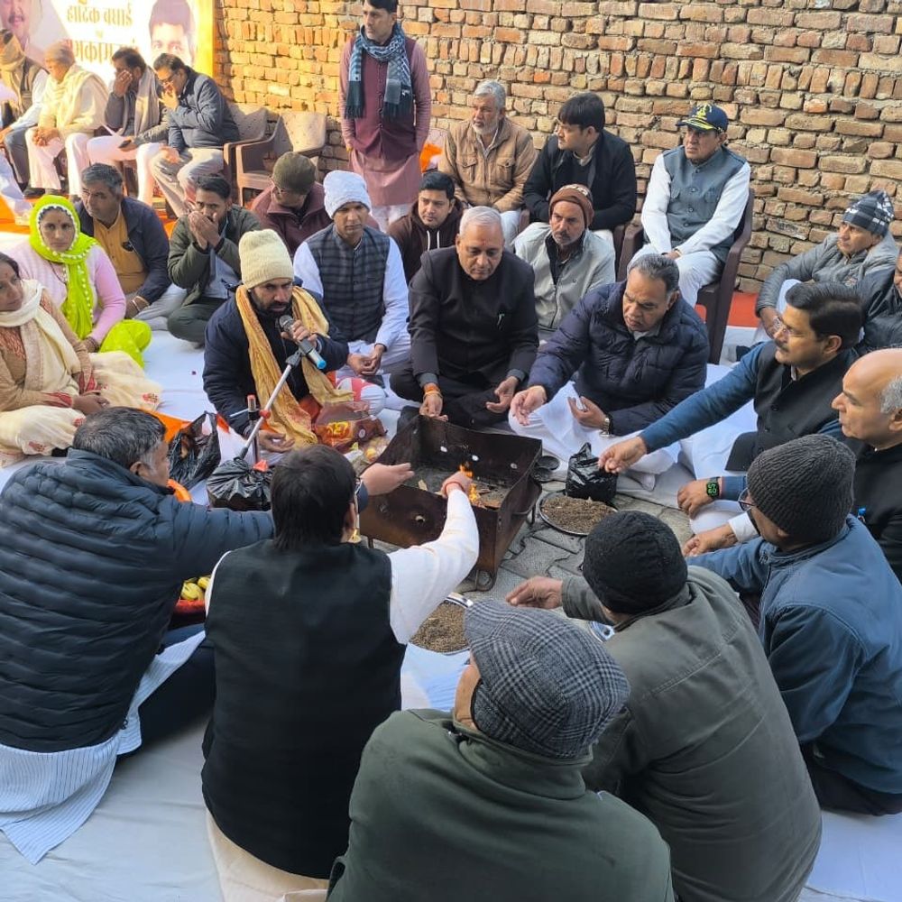 मुख्यमंत्री नायब सैनी के जन्मदिन पर हांसी में हवन:भाजपा कार्यकर्ताओं ने की दीर्घायु, प्रदेश की खुशहाली की कामना; मंत्री गंगवा, विधायक भयाना शामिल