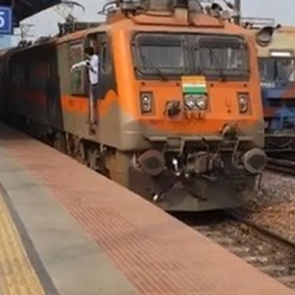 तत्काल काउंटर पर घटी यात्रियों की भीड़:समस्तीपुर रेलवे स्टेशन पर क्यू-मित्र प्रणाली एक्टिव, टिकट निकालना हुआ आसान