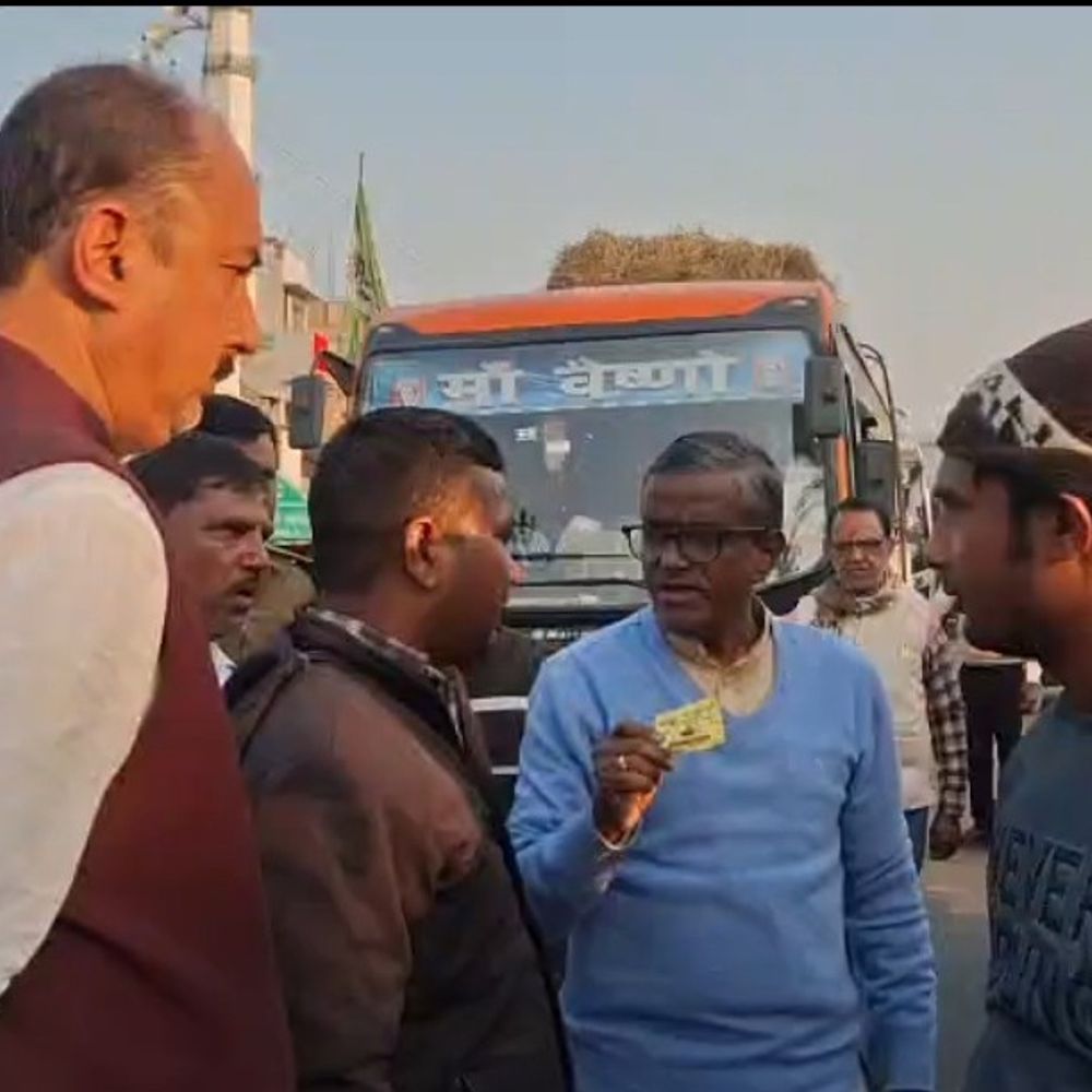 त्रिवेणी स्नान वाहनों से अवैध वसूली, विधायक नाराज:निजी वाहनों से पार्किंग शुल्क लेने पर सवाल, प्रशासन से कार्रवाई की अपील