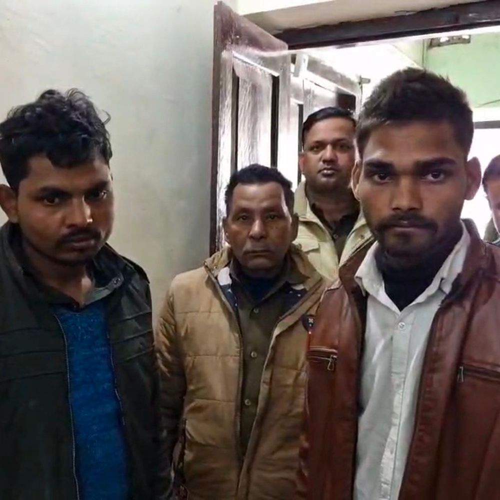 मधेपुरा में 2 लूटेरे अरेस्ट, आपराधिक इतिहास की जांच जारी:बकरी व्यापारी से लूटपाट के समय धराया, बाइक-कट्टा और 5000 रुपए बरामद