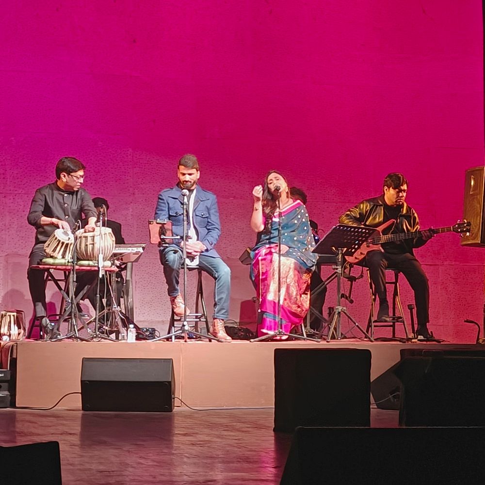 लखनऊ में साहिर लुधियानवी पर संगीतमय नाटक का मंचन:’साहिर-हर इक पल का शायर’ कार्यक्रम में कविता पाठ हुआ