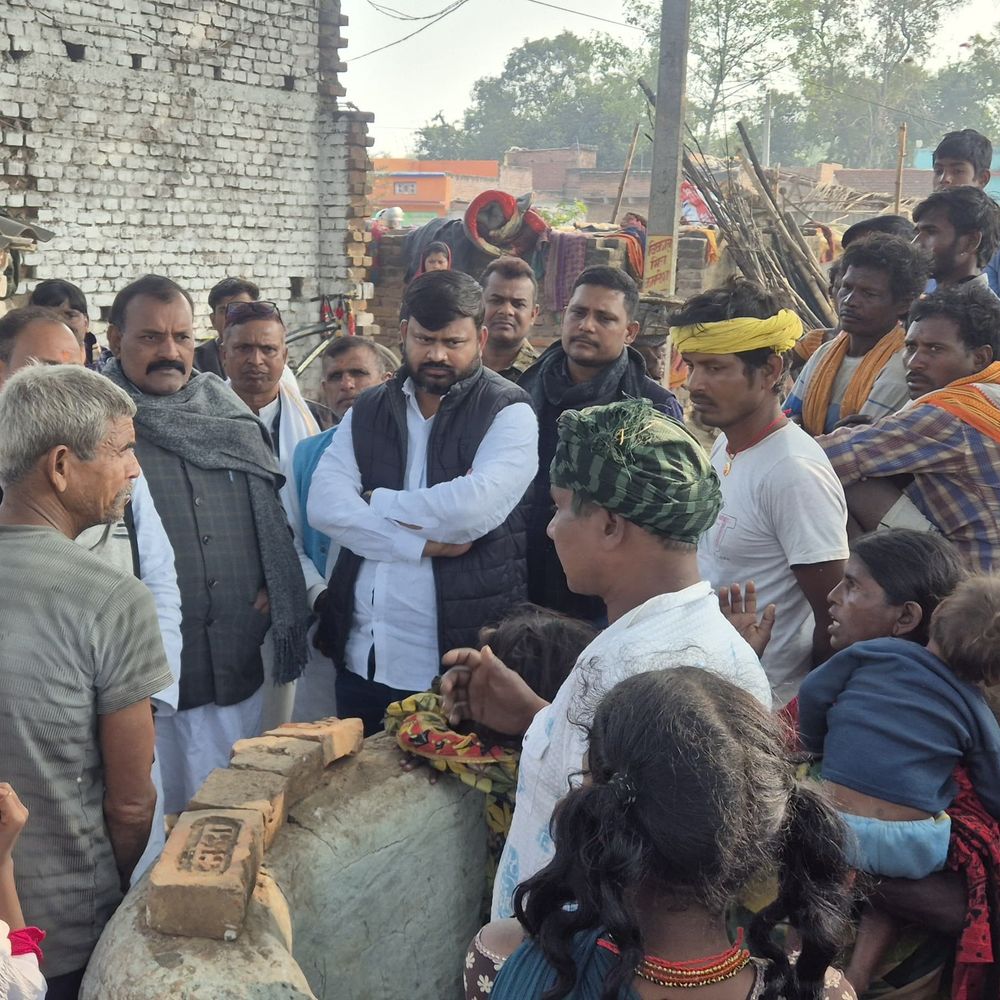 बक्सर में 40 परिवारों के घर उजाड़े गए:कंबल, भोजन, राशन और अस्थायी आवास की व्यवस्था करने की मांग