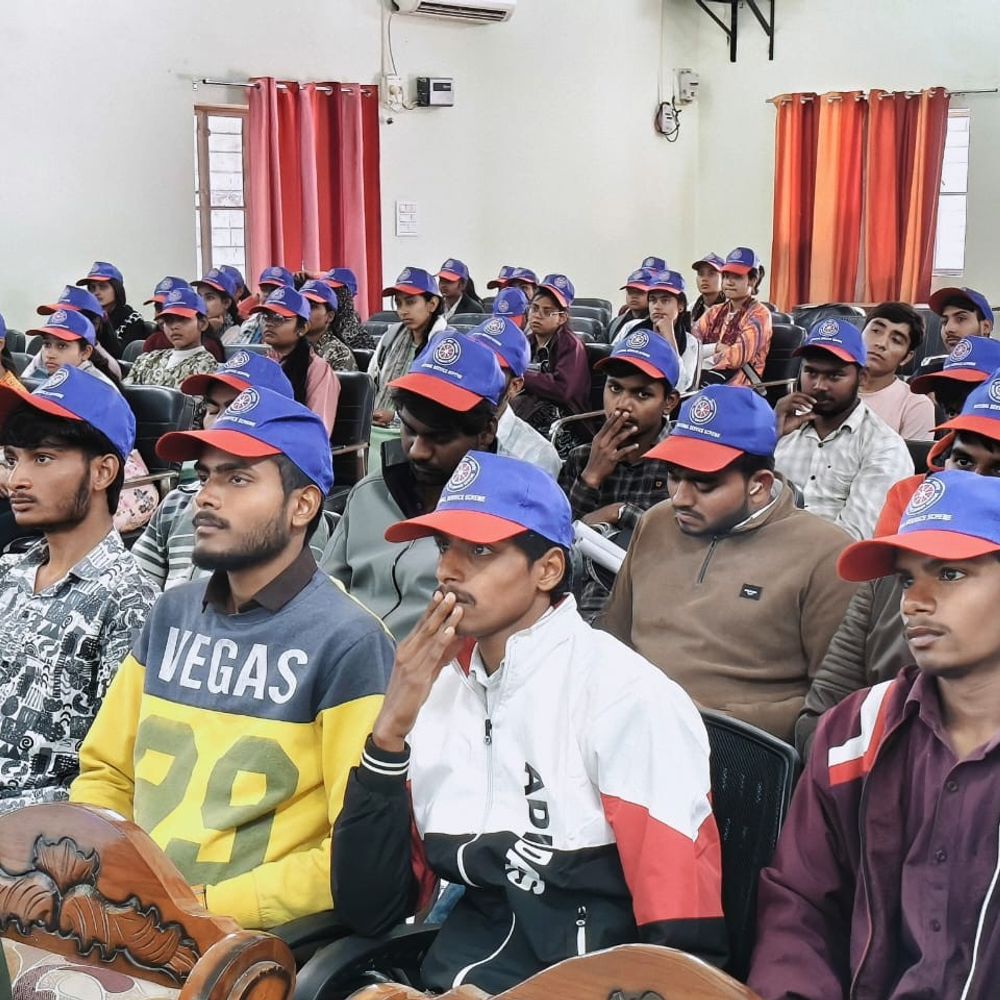 धौलपुर में एनएसएस स्वयंसेवकों के लिए सड़क सुरक्षा सेमिनार:अधिकारियों ने जागरूकता फैलाने का आह्वान किया