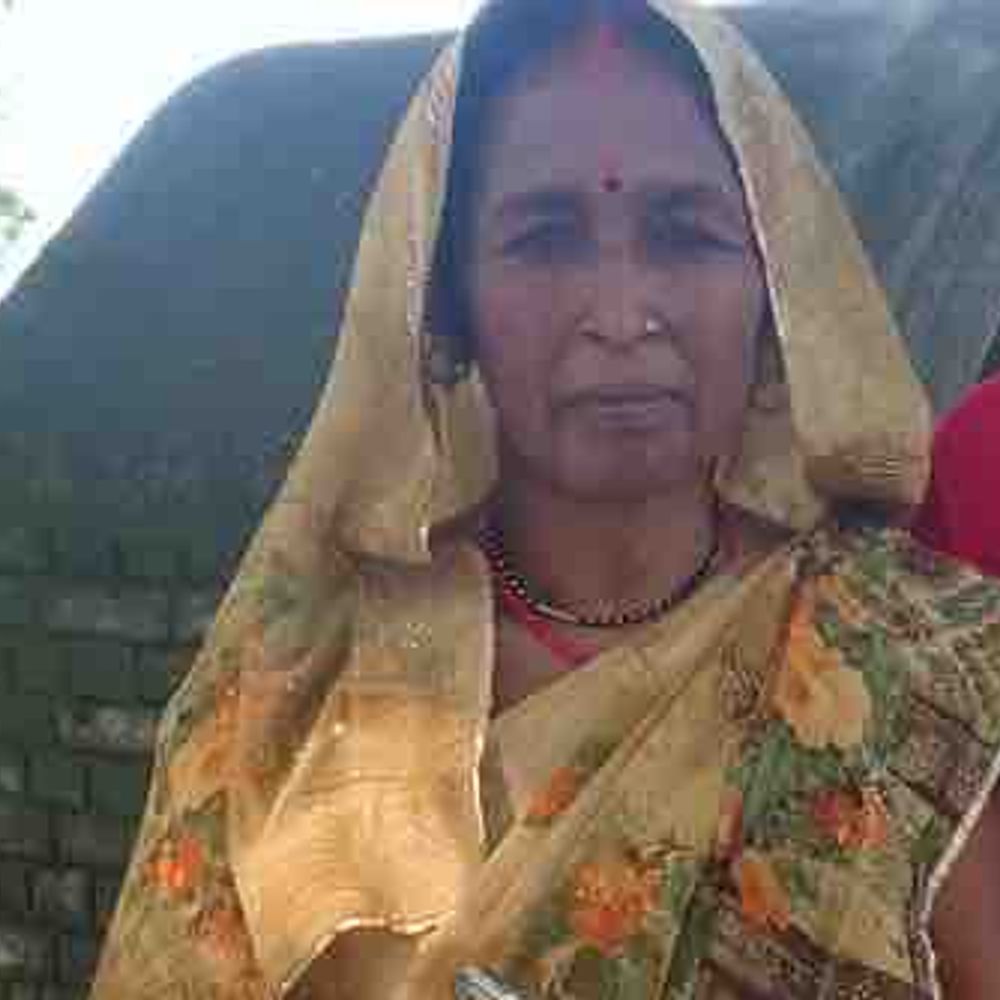 मोतिहारी में सीढ़ी से गिरने पर महिला की मौत:पुलिस पर धक्का देने का आरोप, थाना को सूचना दिए बिना बाइक चोरी मामले में मारा छापा