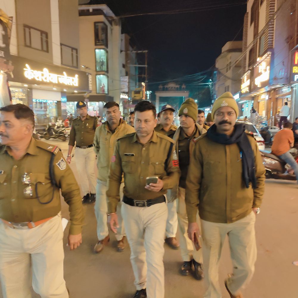 सिवनी में रात में सड़क पर निकले पुलिसवाले:6 वाहन चालकों से 2700 रुपए वसूले, 50 को समझाइश दी