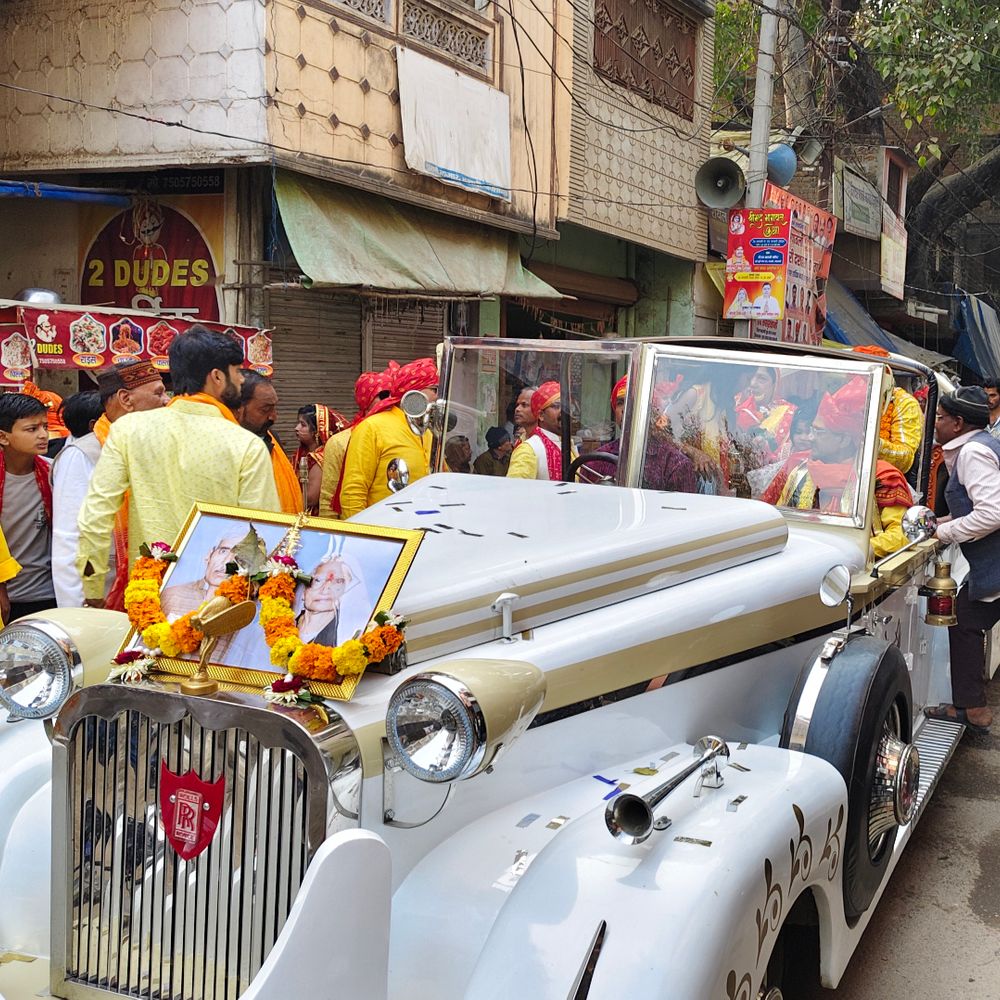 कौशांबी में विंटेज कार से निकाली कलश यात्रा, VIDEO:भरवारी में श्रीमद्भागवत कथा का शुभारंभ, हजारों श्रद्धालु हुए शामिल
